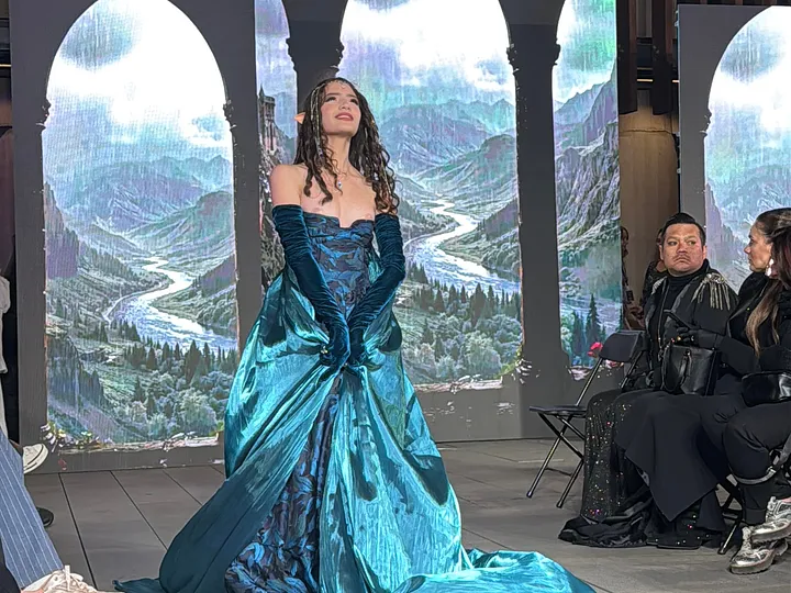 Vestuario de fantasía inspirado en novelas y mundos ficticios