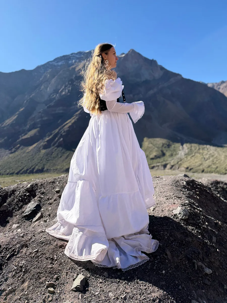 Galadriel: silueta luminosa para sesiones de inspiración élfica, medieval o fantasy.