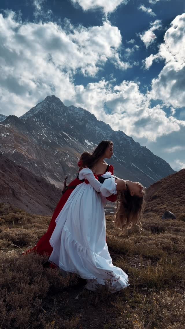 Más vestidos y looks en nuestro perfil