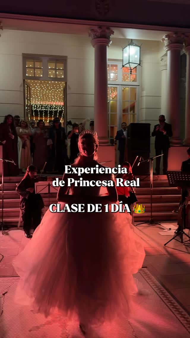 Experiencia de Princesa Real — CLASE DE 1 DÍA 👑

COUTURE EXPERIENCE by Profesional Model Solange Olavarría

✨ *Durante esta experiencia:*
— Caminarás con vestidos de gran volumen y crinolinas
— Desarrollarás un lenguaje corporal elegante y consciente
— Incorporarás movimientos de vals
— Practicarás la reverencia y el protocolo social
— Aprenderás a habitar cada espacio con presencia
— Integrarás gestos de sofisticación en lo cotidiano
— Explorarás el uso del abanico como lenguaje sutil de expresión

💫 Todo en una atmósfera cuidadosamente diseñada: vestuario de época, velas, flores y una estética que envuelve cada detalle, creando una experiencia verdaderamente sublime.

 *COUTURE EXPERIENCE* es una experiencia inmersiva, estética y transformadora, creada por **Solange Olavarría — la modelo profesional, mentora y fundadora de la Fundación — corona en Reina Intercontinental, reconocimiento en Miss Chile Inspiración, New York Fashion Week 2023, certificación en pose por Coco Rocha y desfile para Sherri Hill. El creador y directora de modelaje internacional. 

No vienes solo a aprender.
Vienes a reconocerte, a elevar tu imagen y a proyectarte desde un nuevo lugar.

📸 Incluye zona de fotografía estilo antiguo (Estilo Bridgerton) para capturar tu proceso.

👗Cada participante practicará con crinolinas y vestidos/faldas en una atmósfera especial con velas, flores y espacios preparados para vivir la experiencia. Además, tendremos zona de fotos antigua. 

🎁 *Al finalizar recibirás:*
— Registro audiovisual
— Diploma de certificación
— Obsequio especial de la marca SO

☕ *Se ofrecerá un delicado cocktail:*
té, café, jugos, panqueques, frutos secos 

Valor: $50.000
Duración: 4 horas
Ubicación: Av. Salvador 2018, Ñuñoa
Fecha: 3 de Mayo, 12:00

Cupos limitados. 
Inscripciones por WhatsApp 💌