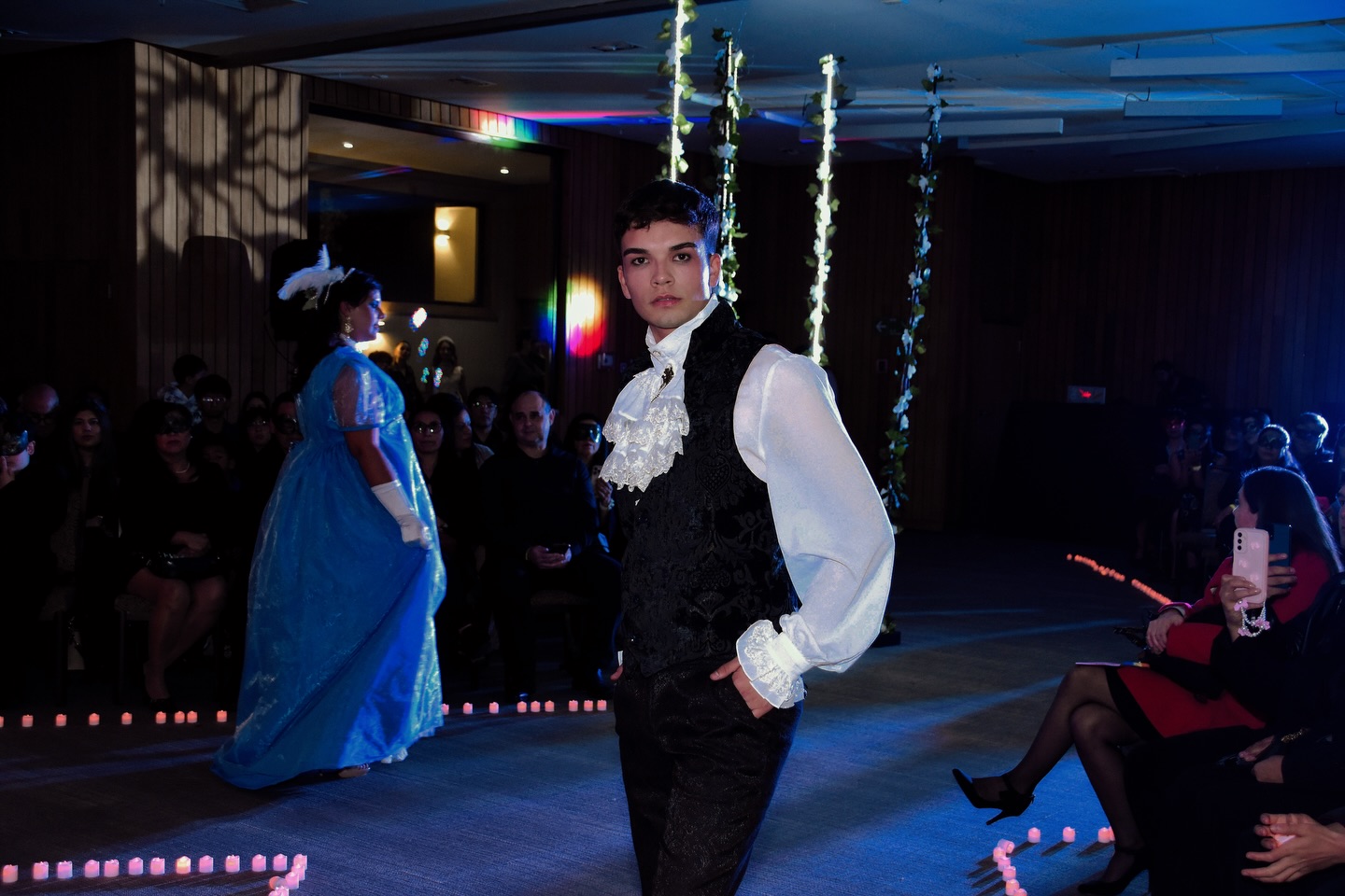 Hoy en stories mostramos la segunda parte de nuestra colección, incluyendo looks masculinos ✨
Todos los vestidos y trajes que ven en nuestra página y en el desfile los pueden arrendar en Santiago 💫