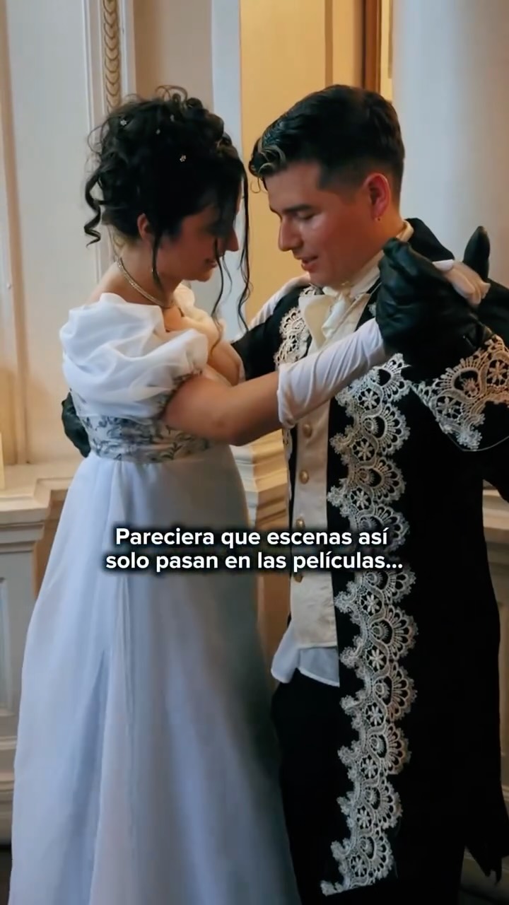 …pero este video es de bailes reales en Santiago. Síguenos para no perderte los próximos anuncios.