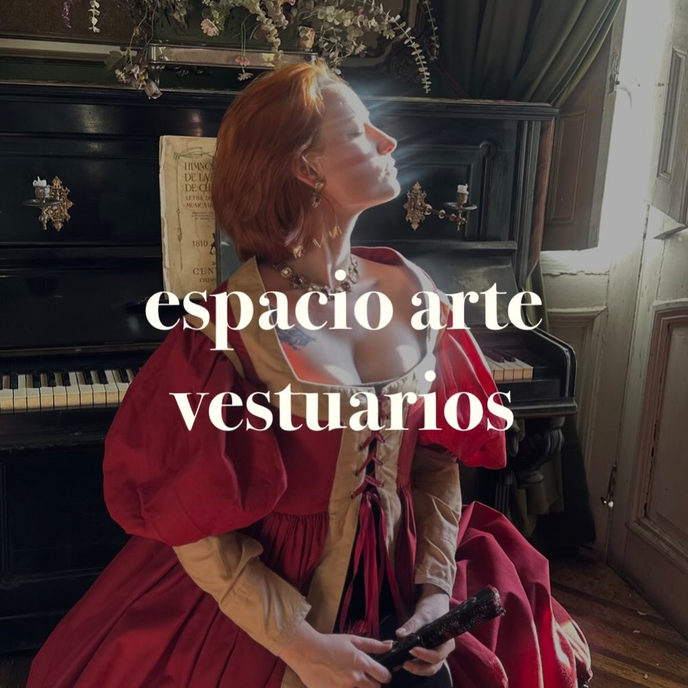 A veces todo comienza con una idea… y de pronto aparece un lugar donde esa idea ya no cabe solo en la mente y necesita su propio espacio🏠

Nos alegra compartir esta noticia: Vestuario Antiguo abre su espacio arte 🎨
Un lugar donde se puede crear, probar, mirar, escuchar y vivir el arte en conjunto 🤝

Aquí realizaremos talleres, ciclos de cine, lecturas de poesía y encuentros creativos. Y a veces, simplemente conversaciones, música y la sensación de estar en el lugar correcto 🥰

Este espacio lo estamos creando con cariño y mucha atención a los detalles❤️
Y nos encantará que sean parte de esta historia🙏

Bienvenidos!
Con amor y muchos abrazos, el equipo de Vestuario Antiguo 🫶
