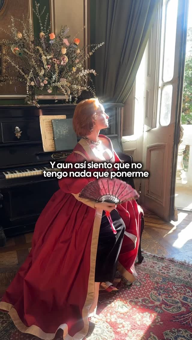 Sí, tenemos 70 vestidos en la colección para arriendo… y aun así igual no sabemos qué ponernos 😅