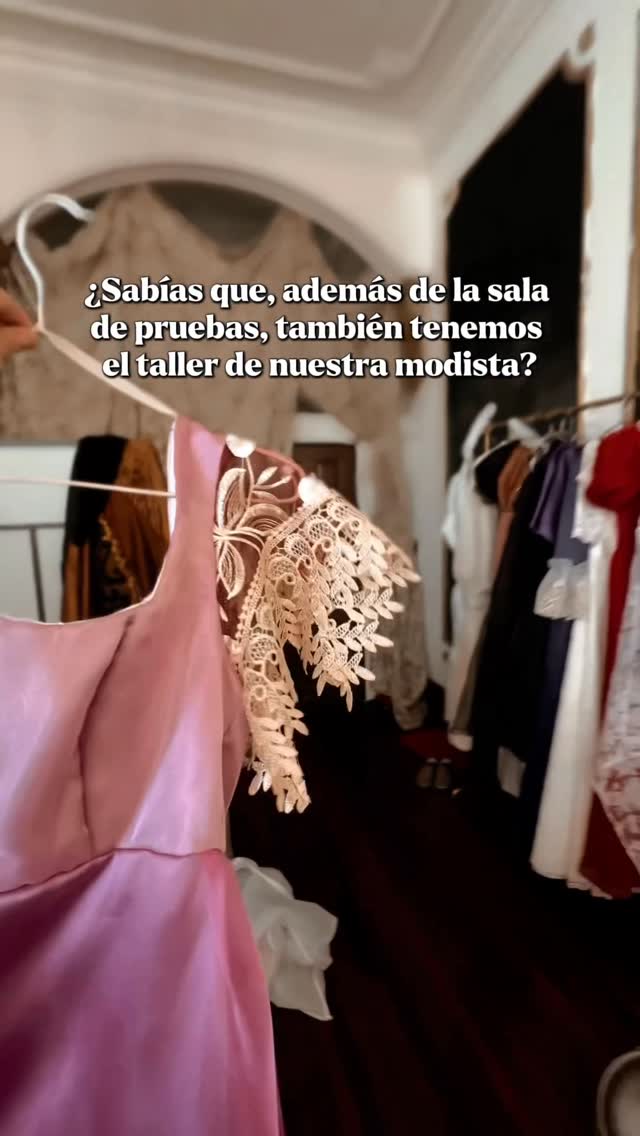 🤩Lo único de arrendar vestidos con nosotras es que podemos ajustarlo a tu cuerpo ahí mismo, para que te quede perfecto. Eso no lo vas a encontrar en ninguna otra parte.