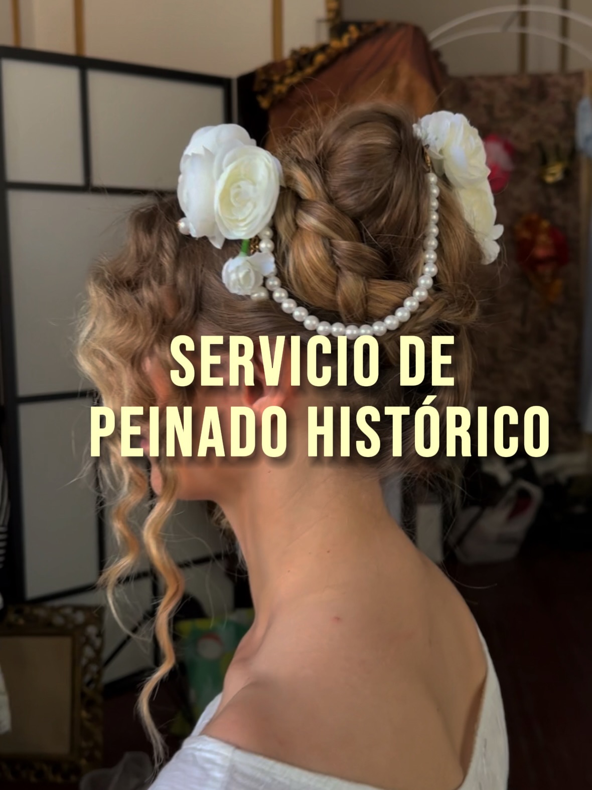 👩‍🦱Tenemos servicio de peinado histórico para el baile o sesión de fotos. 

Te ayudamos a elegir el peinado y los accesorios que mejor combinen con tu vestido. 

Incluso si tienes el pelo corto, igual podemos hacerlo: siempre usamos extenciones. 

Los accesorios del postizo se quedan contigo.

Para más detalles, escríbenos por mensaje directo 💌