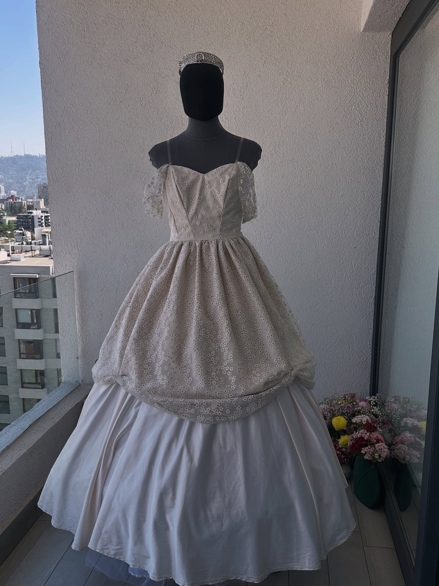 Preparándonos para el Baile de las Mil Almas 💃✨
Para arriendos, escríbenos por mensaje privado 💌