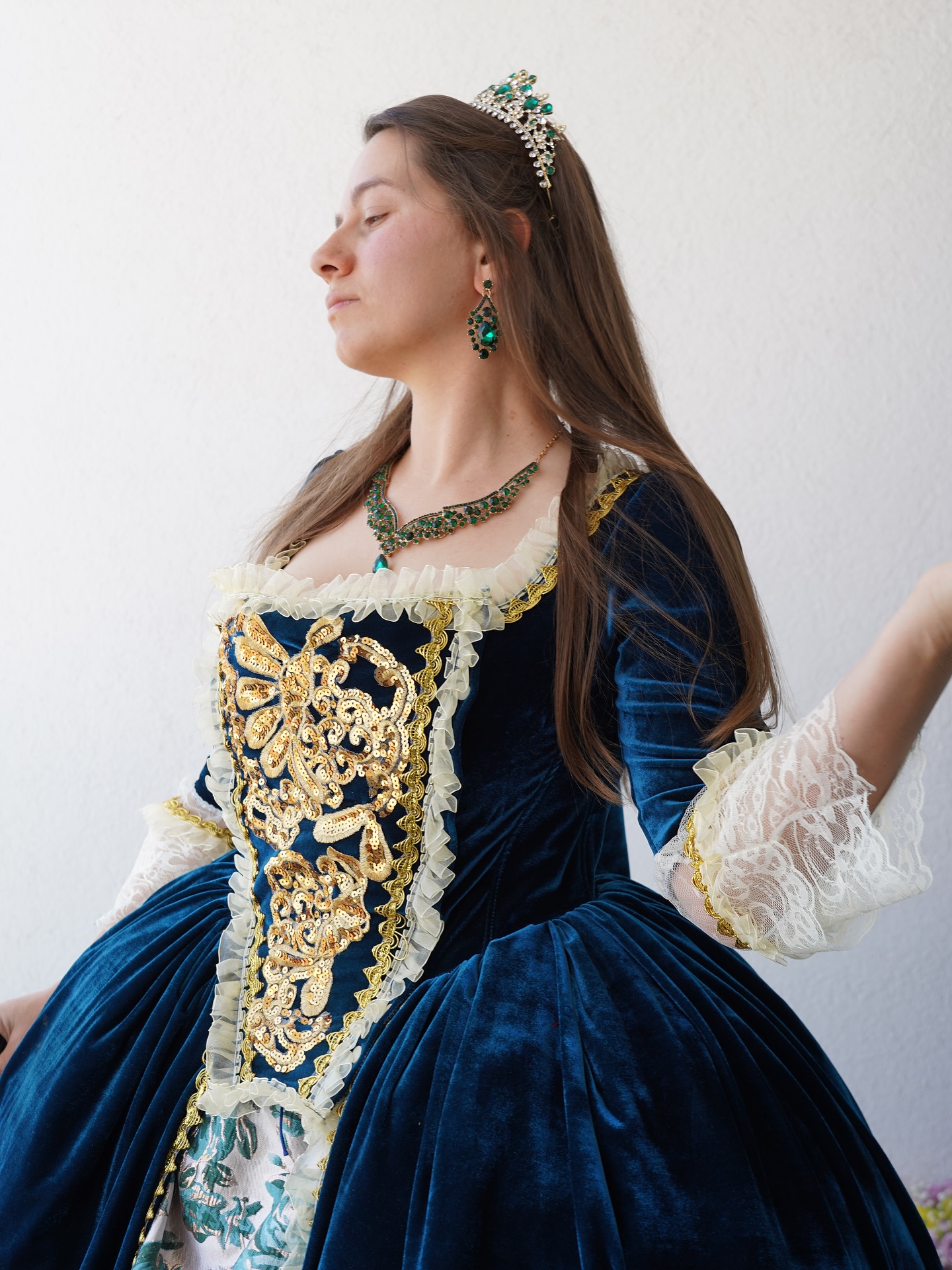 Preparándonos para el Baile de las Mil Almas 💃✨
Para arriendos, escríbenos por mensaje privado.💌