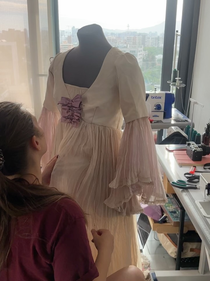 Preparándonos para el Baile de las Mil Almas 💃✨
Para arriendos, escríbenos por mensaje privado.💌