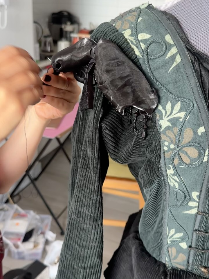 Preparándonos para el Baile de las Mil Almas 💃✨
Para arriendos, escríbenos por mensaje privado.💌