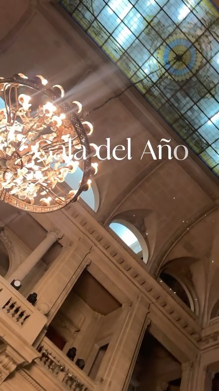 Los invitamos a un mágico viaje a través del tiempo…

Un baile en el corazón de Santiago, en los lujosos salones del Club de la Unión

🎭 En esta noche inolvidable cobrarán vida las grandes épocas de la historia rusa:

 la misteriosa Antigua Rus,

 el deslumbrante esplendor de los Bailes Imperiales,

la refinada Era de Plata

📅 22 de noviembre, 19.00 horas
📍 Av. Alameda Libertador Bernardo O’Higgins 1091

👗 Código de vestimenta:
Damas — vestidos de gala o trajes de época.
Caballeros — terno negro, frac o vestimenta histórica.

Programa:
— presentación del ensamble de cuerdas,
— interpretaciones solistas,
— números de danza,
— clase magistral de bailes históricos,
— cóctel,
— y una atmósfera irrepetible de esplendor y elegancia de épocas pasadas
🍷 En el lugar se podrá disfrutar y adquirir una selecta oferta gastronómica. 💌 Escríbanos por mensaje directo para conocer los detalles.