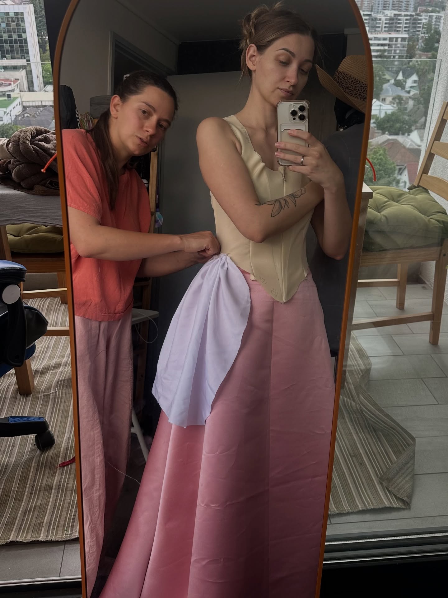 Confección personalizada de vestidos.
Escríbenos por mensaje privado para cotizar 💌