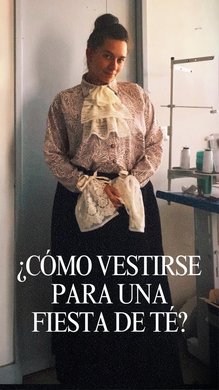 Falda con elástico y forro: 65.000 CLP
Blusa clásica con botones vintage: 70.000 CLP
Puños desmontables: 15.000 CLP
Adorno de cuello: 15.000 CLP 
A medida, a pedido 😘 
Opciones de arriendo de vestuario: @disfraces.antigua 🎭🎭🎭🎭🎭🎭 #northsouthfashion #santiagomodista #chilemodista #modanortesur #santiagofashion #chilecostura #costuracreativa #costurahistorica #costuraantigua #fiestaspatrias #recreacioneshistóricas #disfrazaltacalidad #altacostura