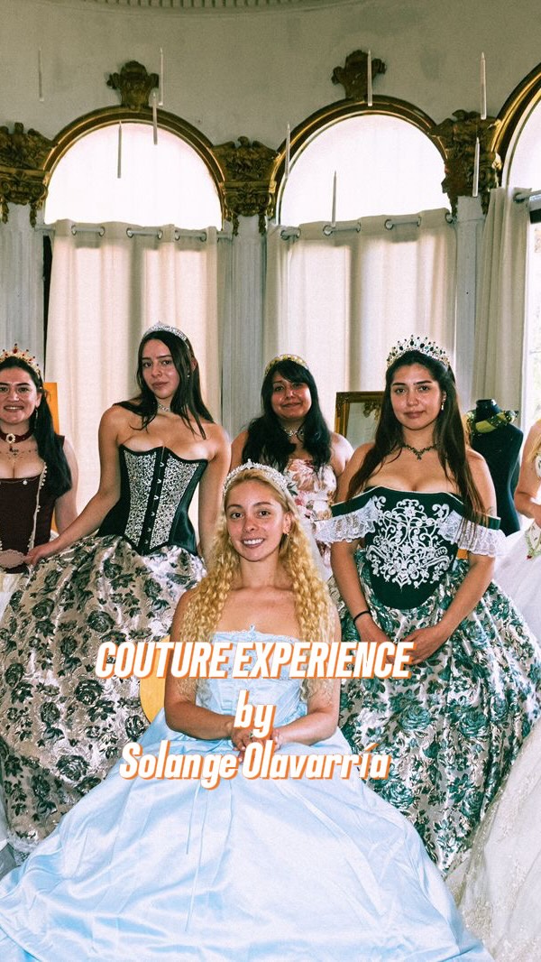 💎COUTURE EXPERIENCE by Profesional Model Solange Olavarría.  Experiencia privada · 1 día 

✨ Es una experiencia inmersiva, estética y profundamente transformadora, creada por Solange Olavarría — la modelo profesional, mentora y fundadora de la Fundación — corona en Reina Intercontinental, reconocimiento en Miss Chile Inspiración, New York Fashion Week 2023, certificación en pose por Coco Rocha y desfile para Sherri Hill. El creador y directora de modelaje internacional. 

No vienes solo a aprender.
Vienes a reconocerte, a elevar tu imagen y a proyectarte desde un nuevo lugar.

✨ Durante esta experiencia:
— Caminarás con vestidos de gran volumen y crinolinas
— Desarrollarás un lenguaje corporal elegante y consciente
— Incorporarás movimientos de vals
— Practicarás la reverencia y el protocolo social
— Aprenderás a habitar cada espacio con presencia
— Integrarás gestos de sofisticación en lo cotidiano
— Explorarás el uso del abanico como lenguaje sutil de expresión

💫 Todo en una atmósfera cuidadosamente diseñada: vestuario de época, velas, flores y una estética que envuelve cada detalle, creando una experiencia verdaderamente sublime.

📸 Incluye zona de fotografía estilo antiguo (Estilo Bridgerton) para capturar tu proceso.

👗Cada participante practicará con crinolinas y vestidos/faldas en una atmósfera especial con velas, flores y espacios preparados para vivir la experiencia. Además, tendremos zona de fotos antigua. 

🎁 Al finalizar recibirás:
— Registro audiovisual
— Diploma de certificación
— Obsequio especial de la marca SO

☕ Se ofrecerá un delicado cocktail:
té, café, jugos, panqueques, frutos secos 

Valor: $50.000
Duración: 4 horas
Ubicación: Av. Salvador 2018, Ñuñoa
Fecha: 3 de Mayo, 12:00

Cupos limitados. 
Inscripciones por DM 💌