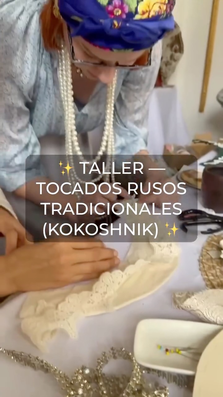 Santiago 🇨🇱✨ TALLER — TOCADOS RUSOS TRADICIONALES (KOKOSHNIK) ✨

Te gustaría crear tu propio tocado tradicional ruso y vivir una experiencia cultural diferente?

Tu entrada incluye:
🧵 Todos los materiales para crear tu kokoshnik personal (desde la aguja hasta la tela). Te lo llevas a casa!
📖 Una charla sobre historia de kokoshnik y traje ruso nacional 
🫖 Buffet con té samovar y aperitivos

Un kokoshnik así normalmente cuesta alrededor de 60.000 CLP,
pero el taller cuesta solo 35.000 CLP ✨

📍 25 de April 
Av. Salvador 2018, Ñuñoa

⏰ Horarios:
11:00–14:00
16:00–19:00

❗️ Cupos limitados
Escríbenos por Whatapp para reservar 💌link en bio