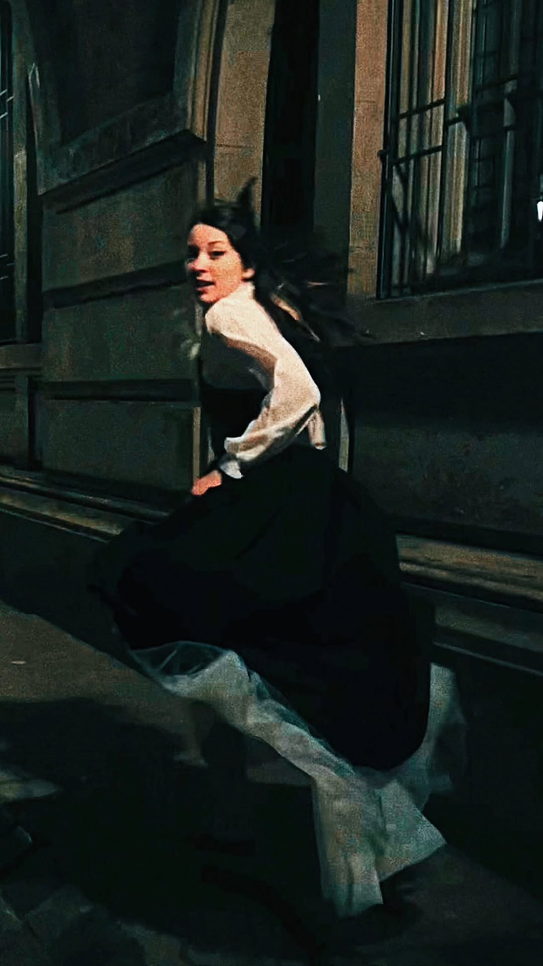 Síguenos si a ti también te gusta esta estética. Además, con nosotras puedes arrendar un vestido de estilo victoriano en Santiago, Chile 🇨🇱