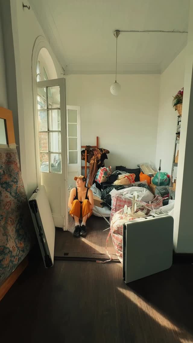 Nos cambiamos. Nueva dirección: Elena Blanco 973, Providencia.